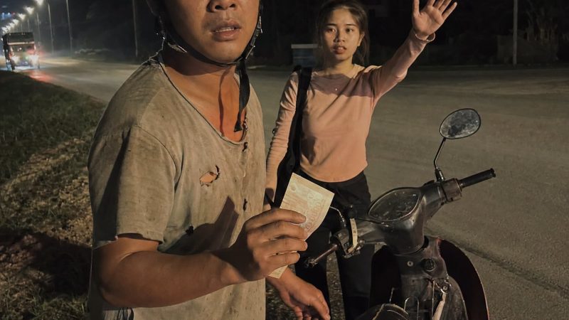 Nam công nhân nghèo cứu cô gái lỡ xe, bí mật đen tối của Tết lộ hơi thở cuối